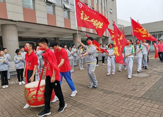 疏解压力，鼓足动力 空港学校举行毕业班送考活动