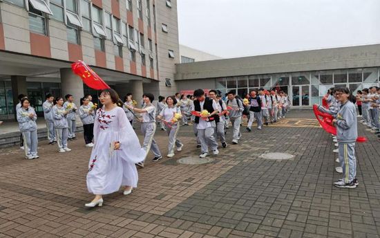 疏解压力，鼓足动力 空港学校举行毕业班送考活动