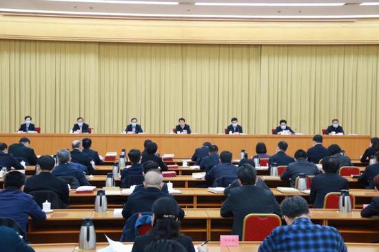 2月23日，天津市以视频会议方式召开全市统战部长会议暨全市民宗委主任会议，传达学习全国统战部长会议、全国民委主任会议、市委常委会会议暨市委统一战线工作领导小组会议精神，总结2021年工作，部署2022年任务。本版图文均由中共天津市委统战部提供