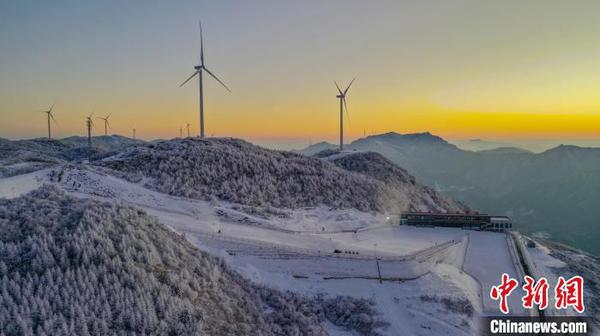 宜昌五峰国际滑雪场风景宜人(资料图) 蔡亮 摄