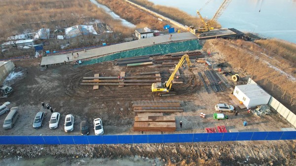 车站北路跨海河桥雷火电竞工程开足马力加紧施工