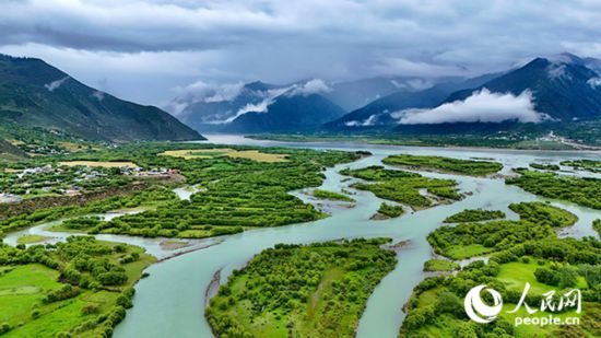 雅尼国家湿地公园风景如画。人民网记者 次仁罗布摄